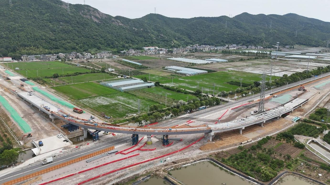 祝賀G527石浦至長街段(岳井洋大橋及接線)UHPC鋼橋面鋪裝施工圓滿完工！